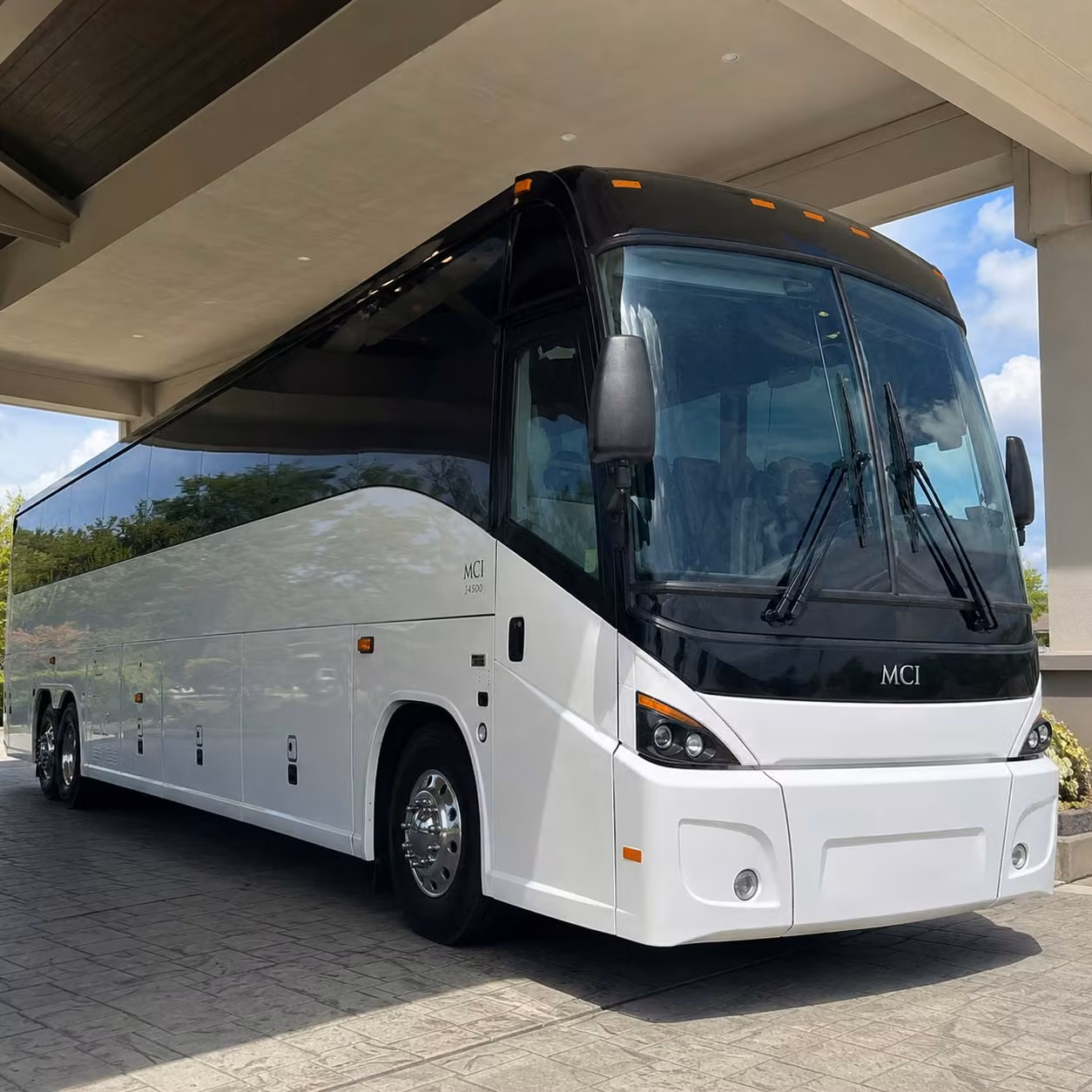 corporate airport transfers in gresham run smoother with the right bus
